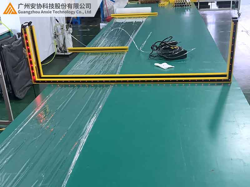 自動化設備中的U型安全光柵應用案例.jpg